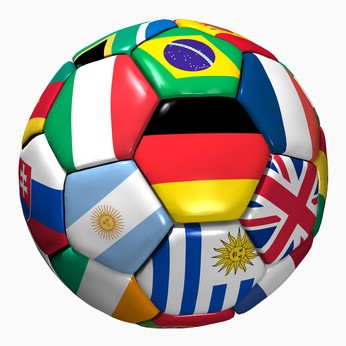 Fußball-mit-mehreren-Flaggen