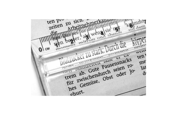 30 cm Lineal mit Zeilenlupe