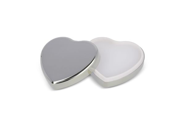 Lippenbalsam  in Flacher metallischer Herzformdose, silber