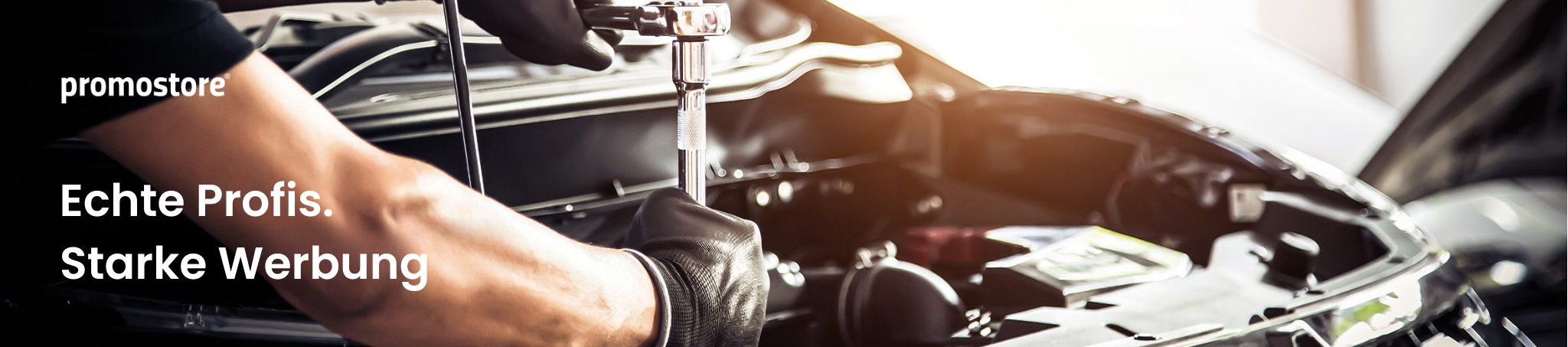 KFZ-Mechatroniker bei der Arbeit | Promostore
